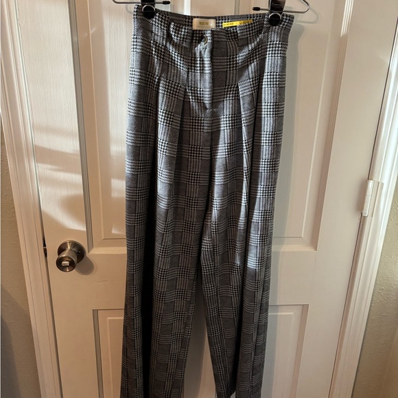 Maeve Black & White Houndstooth Plaid Trousers - Picture 2 of 3